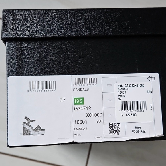 CHANEL White Quilted Platform Sandals 7 - Picture 6 of 6